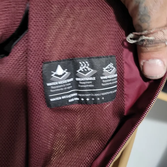 2FOR$40 Volcom windbreaker - Picture 3 of 6